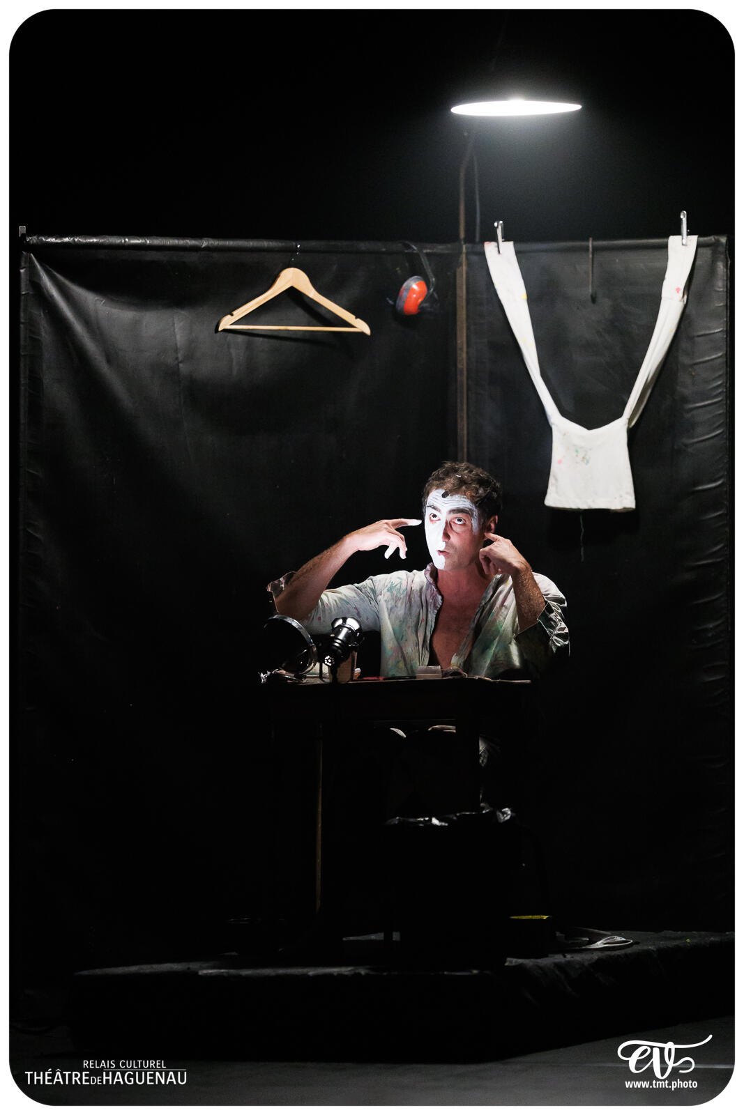 TROP PRÈS DU MUR (TYPHUS BRONX)